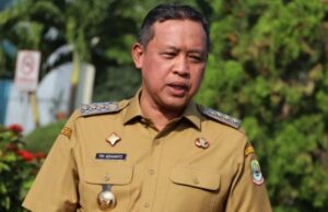 Fórum da comunidade perguntando a Tri Adhánto Walkot não permanece em silêncio sobre as irregularidades da gestão financeira da cidade de Pt Migas Bekasi Fórum da comunidade perguntando a Tri Adhánto Walkot não permanece em silêncio sobre as irregularidades da gestão financeira da cidade de Pt Migas Bekasi