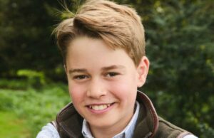 Foto de 12 anos do príncipe George revelou Príncipe George mostra um sorriso sem vergonha no nono retrato de aniversário