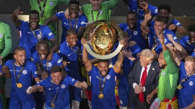 Futebol legítimo do Chelsea! Todos os principais troféus estão dobrando as grandes equipes

