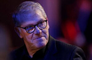 GENO AURIEMMA acusa Rebecca Lobo & Uconn, mesmo depois de vencer o campeonato da NCAA em 1995 GENO AURIEMMA acusa Rebecca Lobo & Uconn, mesmo depois de vencer o campeonato da NCAA em 1995