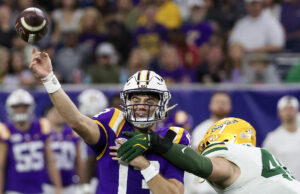 “Garrett Nussmeier comete muitos erros”: Paul Finebaum critica a LSU QB de Brian Kelly antes da temporada de 2025 March Madness Logo