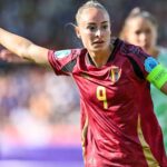 Gatilhador da Bélgica, Wullaert, pronto para dirigir da frente vs. Espanha