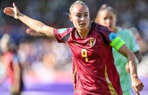 Gatilhador da Bélgica, Wullaert, pronto para dirigir da frente vs. Espanha Gatilhador da Bélgica, Wullaert, pronto para dirigir da frente vs. Espanha