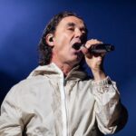 Gavin Rossdale brinca que seus filhos apenas o mantêm perto como um