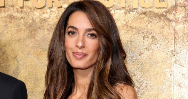 Gêmeo com amal clooney nesses sapatos confortáveis

