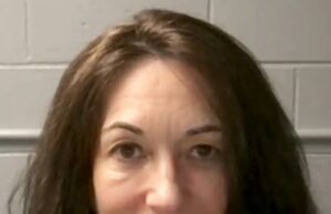 Ghislaine Maxwell apela à Suprema Corte para jogar fora a condenação do comércio sexual Os advogados de Ghislaine Maxwell pedem oficialmente à Suprema Corte para aumentar seu apelo, alegando que o item social britânico não deveria ter sido acusado em conexão com a ofensa sexual infantil de Jeffrey Epstein