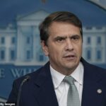 O vice -advogado nacional Todd Blanche (foto) voou para a Flórida para entrevistar Ghislaine Maxwell na prisão na quinta -feira sobre o que ela sabe em relação a Jeffrey Epstein, de acordo com vários relatórios