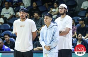 Gilas pode ser uma arma produtiva em Jeddah June Mar Fajardo (foto esquerda, direita) UPEPE, depois de perder Macau com Calvin Ofana (centro) e Kai Sotto contra Macau. - Fotos de Marlo Cueto