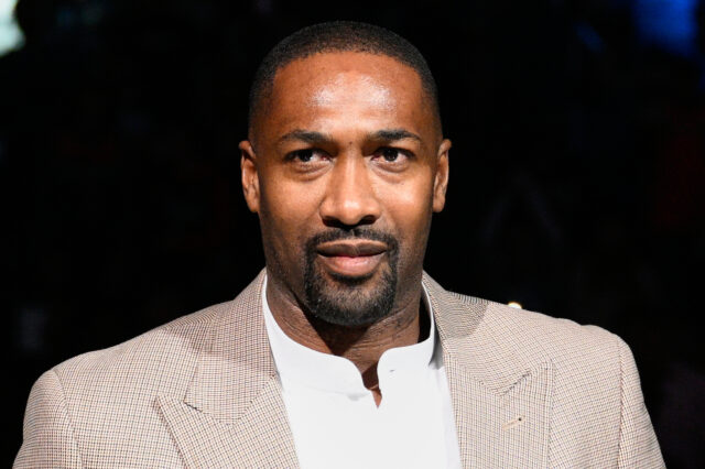 O ex -jogador do Washington Wizards, Gilbert Arenas, está em uma cerimônia em tempo hábil de uma partida de basquete da NBA entre Wizards e Miami Heat na sexta -feira, 18 de novembro de 2022 em Washington. (