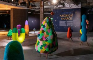 Groovy Furnure Mixes com personagens japoneses fofos neste show de arte SF Groovy Furnure Mixes com personagens japoneses fofos neste show de arte SF