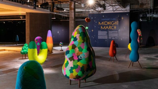 Groovy Furnure Mixes com personagens japoneses fofos neste show de arte SF

