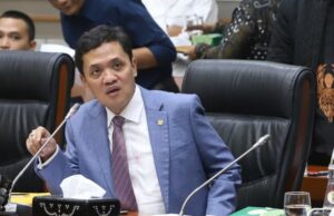 Habiburokhman convida os moradores a permanecer no monitoramento do Parlamento construindo o Código de Processo Penal Habiburokhman convida os moradores a permanecer no monitoramento do Parlamento construindo o Código de Processo Penal