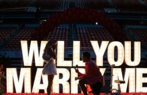 Haliburton propõe à namorada Jade Jones 💍 Haliburton propõe à namorada Jade Jones