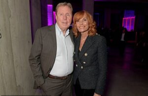 Harry Redknapps Herrgård a 5 milhões de libras “encontre por um grupo mascarado ‘: bandidos RAID Home e escapar com as jóias da sra. Sandra Uma gangue de clading de martelo atacou a mansão de £ 5 milhões de Harry Redknapp. Foto: Harry Redknapp e Sandra Harris participam da Sky TV, o próximo evento no Tate Modern em 12 de fevereiro de 2020 em Londres, Inglaterra