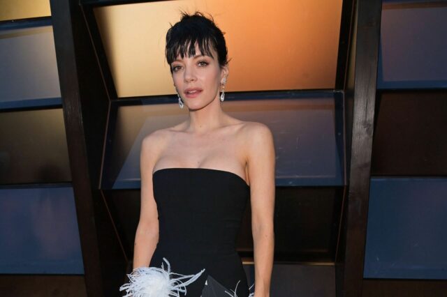 "Havia alguns deles"- Lily Allen se abre sobre fazer mais de um aborto, diz que não se lembra do número inteiro 

