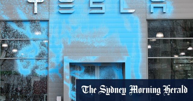 Holocausto nas mãos do Tesla, o carro após o aparente ataque criminoso Berlim março.