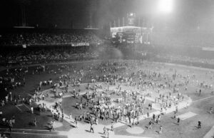 Hoje na história: 12 de julho, disco de disco Noite Hoje na história: 12 de julho, disco de disco Noite