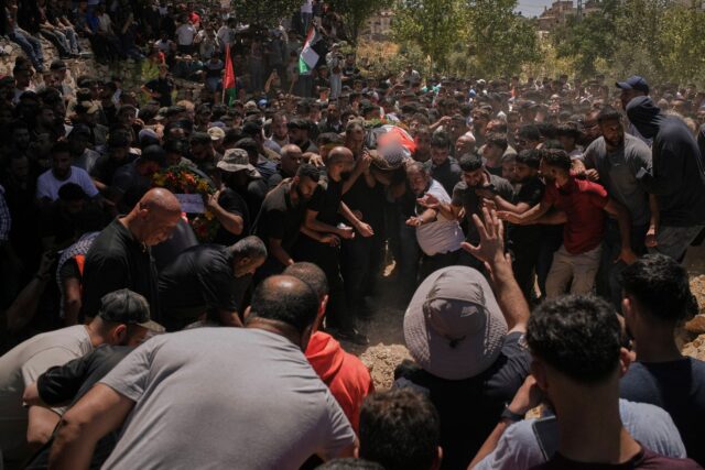 Huckabee exige que Israel "investiga agressivamente" o assassinato de um americano palestino morto em um "ato terrorista"

