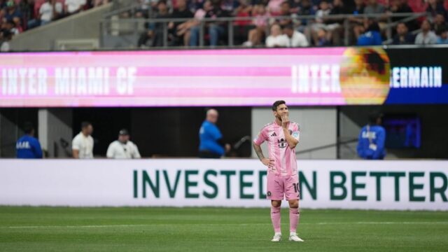 Ibrahimovic: "Messi toca com estátuas" em Miami

