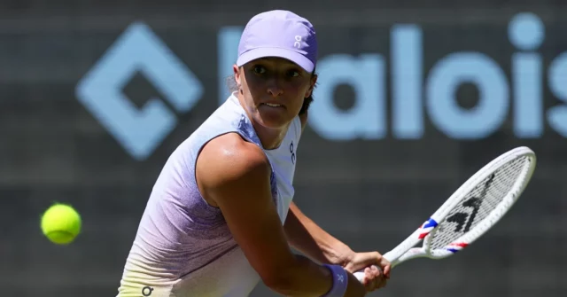 Iga Świątek na 2ª rodada de Wimbledon. A mulher russa segurou o ritmo apenas no primeiro set

