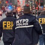 Imagem dramática da arma cor de sangue usada no tiro de Nova York revelado