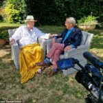 Imagens cardíacas -cortantes aparecem por James Whale, que dá a entrevista "mais convincente" em sua carreira depois de reconhecer que ele não recebeu mais muito "no meio do combate terminal de câncer