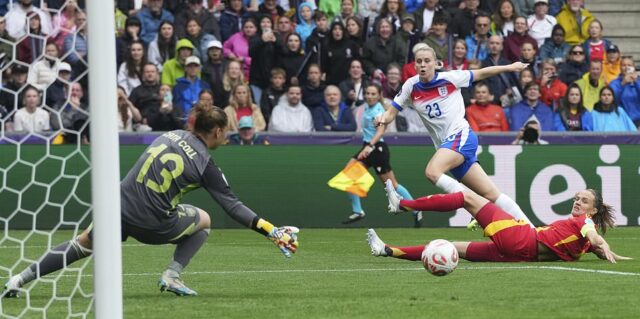 Inglaterra vs. Espanha - 2025 Final do euro feminino: pontuação ao vivo e atualizações quando Lauren Hemp quase dispara em frente à leoa, enquanto o príncipe William e a princesa Charlotte torcem pelas leoas de Sarina Wiegman

