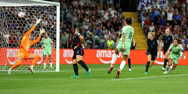 Inglaterra vs It Itália - 2025 EURO FENHORES: Pontos ao vivo, notícias da equipe e atualizações porque as mulheres de leão precisam de outro retorno no segundo tempo depois que Jess Carter foi divulgada após abuso racista

