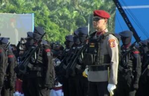 Inspetor de figura Geral Dadang Comandante cansado da cerimônia de 79 anos de Bhayangkara: Polícia Intelectual com o título de Professor Inspetor de figura Geral Dadang Comandante cansado da cerimônia de 79 anos de Bhayangkara: Polícia Intelectual com o título de Professor