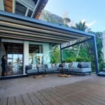 Inspiração moderna de design de pérgola para seu jardim nativo e telhado