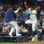 Instou as padries a balançar o comércio de emergência por US $ 65 milhões, All Slugger Star