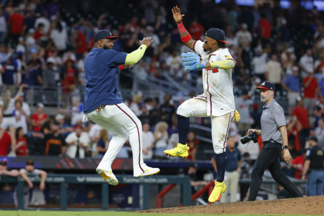 Instou as padries a balançar o comércio de emergência por US $ 65 milhões, All Slugger Star

