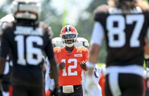 “Isso foi selecionado em um jogo”: os fãs da NFL reagem ao step-up do Shadeur Sanders e TD durante o Browns Camp March Madness Logo