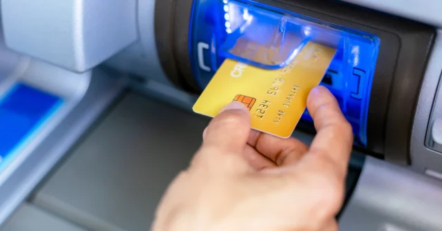 Isso nos cortará no caixa eletrônico. Os bancos pedem retirada em dinheiro


