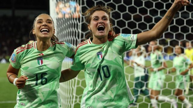Itália "orgulhosa" Itália 28 anos está esperando para chegar às semifinais

