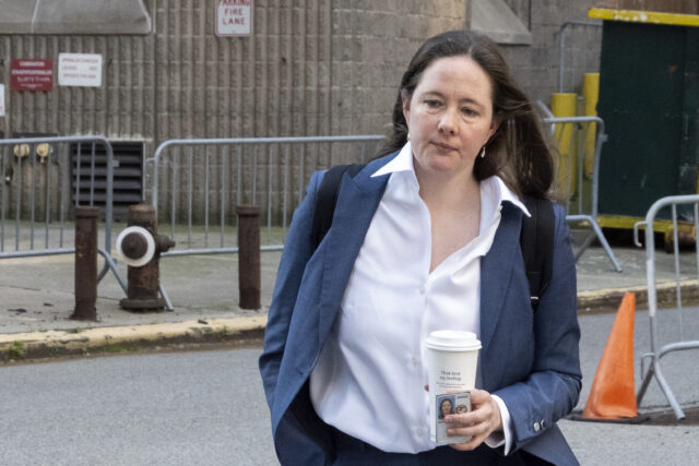 JEFFREY EPSTEIN PROSEGE PROSEDINE POSE MULHERES DEIRADOS: O que sabemos

