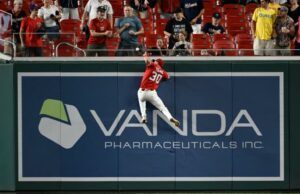 Jacob Young, da Nationals, parece um Homem-Aranha com pesca irreal na parede Jacob Young (30) em Washington, que sobe na parede para se afastar de Riley Greena de Detroit Tigers, ao atingir o impulso de Kyle Finnegan durante a nona rodada no segundo jogo de beisebol em Doubleheader em Washington, quarta -feira, na quarta -feira, 2 de julho de 2025.