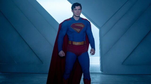 James Gunn diz que "Superman" é sobre "bem-estar humano básico" e história pró-imigrante sobre a América "

