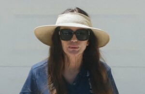 Janice Dickinson, 70, tem um visual elegante para uma corrida de café Tudo o que Nikki Glaser brincou na indústria de beleza e moda