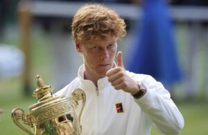Jannik Sinner está ganhando vingança por Carlos Alcaraz para a primeira coroa de Wimbledon Jannik Sinner, da Itália, celebra Carlos Alcaraz da Espanha depois de derrotar Carlos Alcaraz da Espanha para vencer a final masculina no Wimbledon Tennis Championships em Londres no domingo, 13 de julho de 2025.
