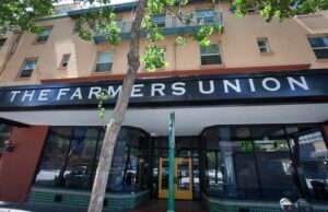 Jante no centro de San Jose Returns com ofertas de restaurantes San Jose, Califórnia - 24 de maio: no domingo, 24 de maio de 2020, no centro de San Jose, Califórnia, no centro de San Jose, Calip.