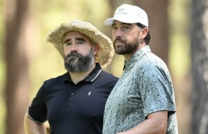 Jason Kelce chama o irmão mais novo Travis de ‘melhor amigo no planeta’ Jason Kelce diz que ele e Travis Kelce são encaminhados em sua família durante a baixa temporada da NFL (exclusiva) 790