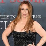 Jennifer Love Hewitt se envolve no caos em eu sei o que você fez no verão passado