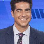 Jesse Watters de Fox News suporta um erro no programa alegando que Newsom mentiu sobre a chamada de Trump