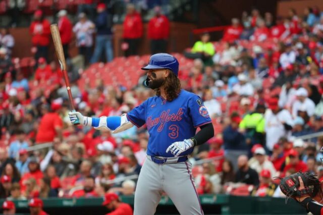 Jesse Winker No. 3 de Nova York Metts Bats contra o St. Louis Cardinals durante a partida de um dos Doubleheader no Busch Stadium em 4 de maio de 2025 em St. Louis, Missouri. 