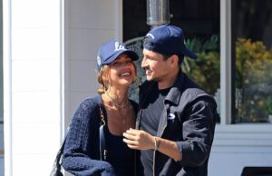 Jessica Alba e o novo amor Danny Ramirez levam o romance quente para o próximo nível ‘quando visto beijando Jessica Alba não conseguiu manter as mãos de seu novo namorado quando eles estavam em Los Angeles na terça -feira