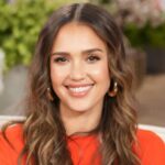 Jessica Alba usa essas máscaras oculares hidratantes exatas para purificar e clarear as círculos escuros