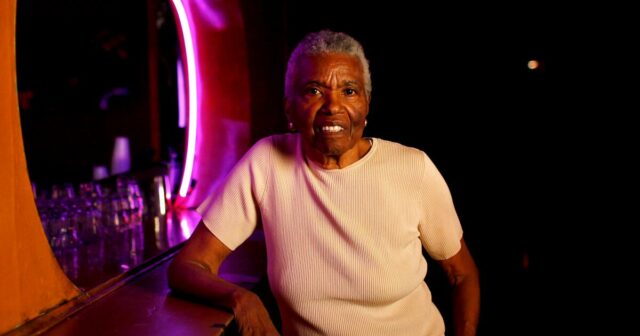 Jewel Thais-Williams, fundador da Jewel's Catch One de Amado Black Queer Nightclub, morre aos 86

