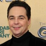 Jim Parsons bate Trump para cortar a linha direta LGBTK + CRISIS: 'Eu acho que é literalmente criminosa "