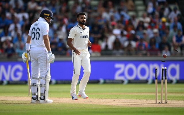 Joe Root foi a última pequena porta da Inglaterra no 4º dia do teste de Birmingham. (P/C: Getty)